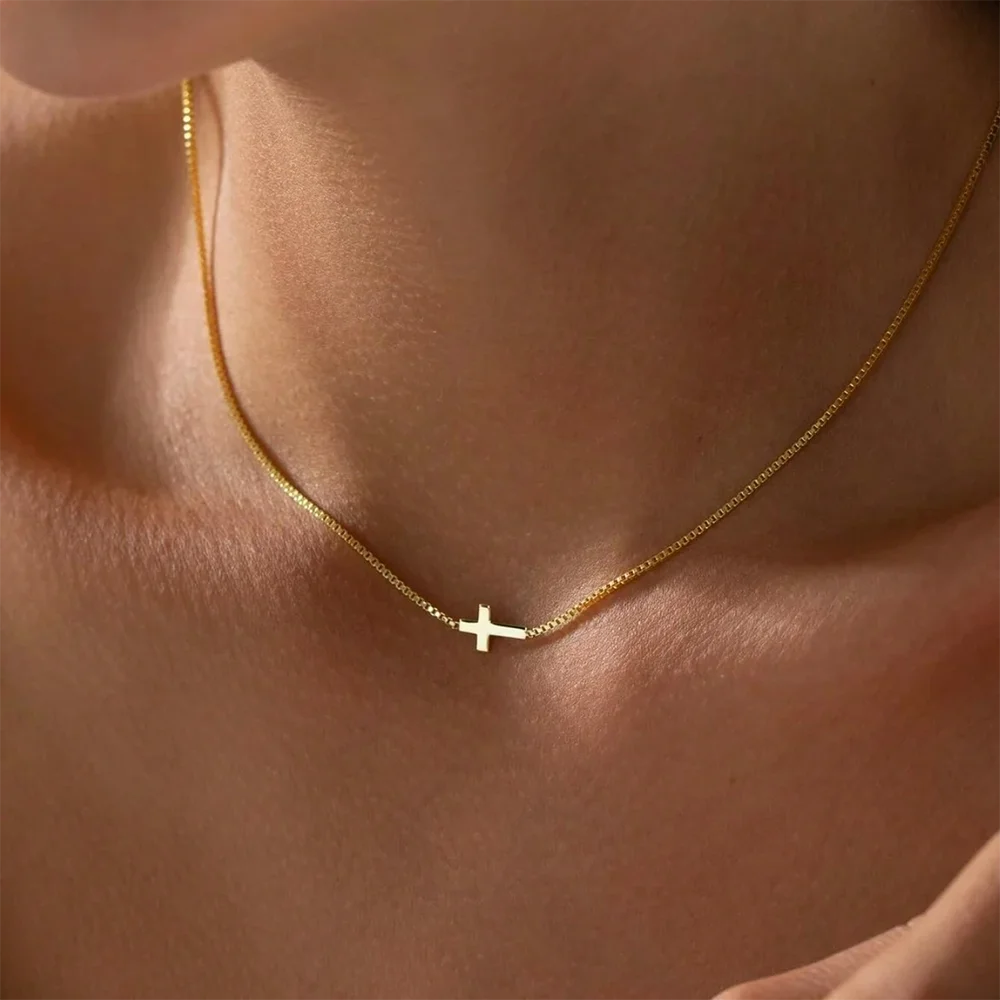 Mini collier pendentif croix doré - Harmonia Ibiza