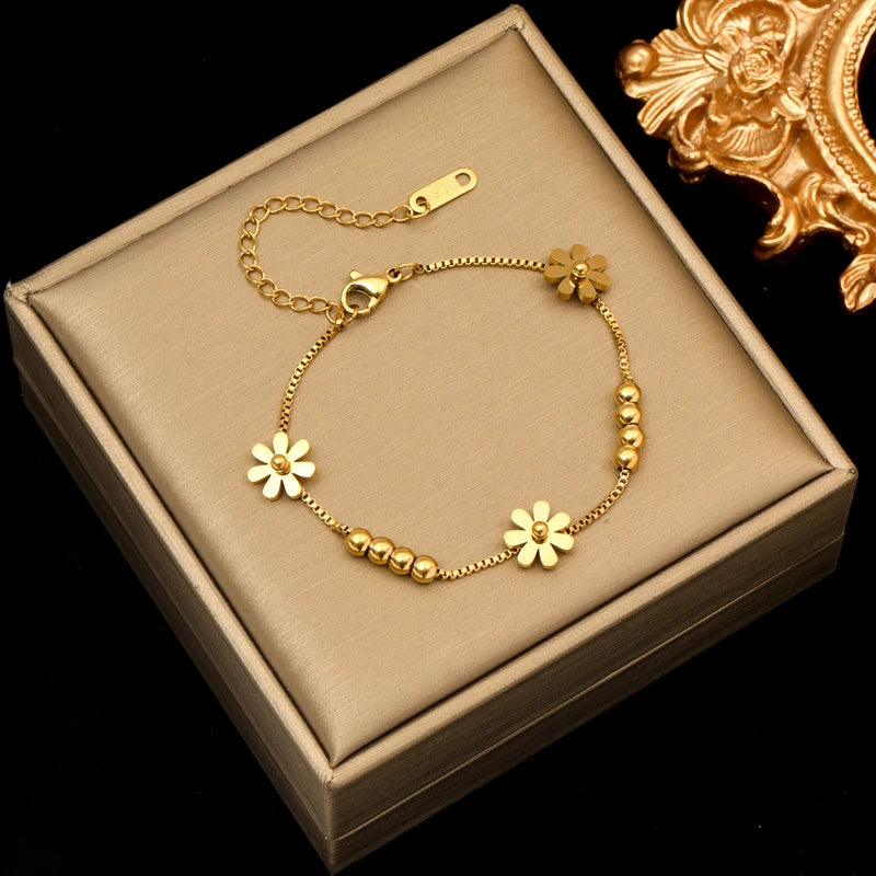 Bracelet à breloques fleurs doré – modèle 9