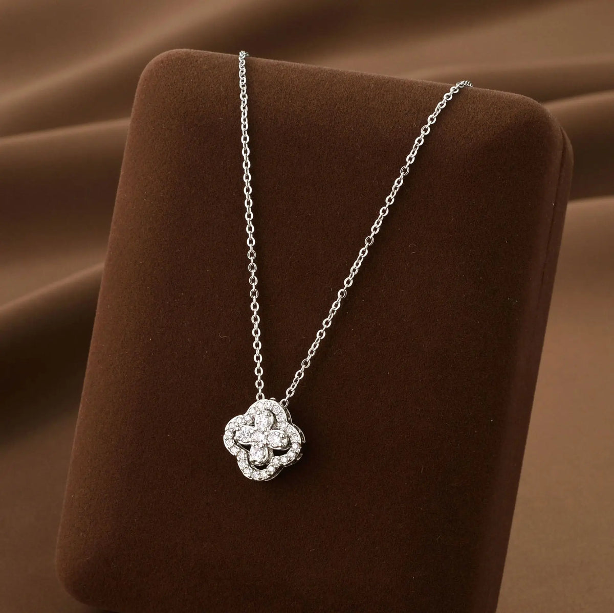 Collier titane pendentif trèfle - Harmonia Ibiza