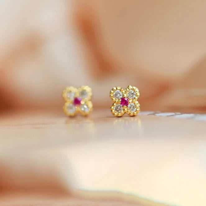 Boucles d'oreilles puces fleur zircon – modèle 1