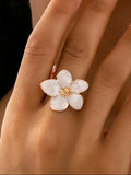 Bague fleur émaillée réglable – Beige