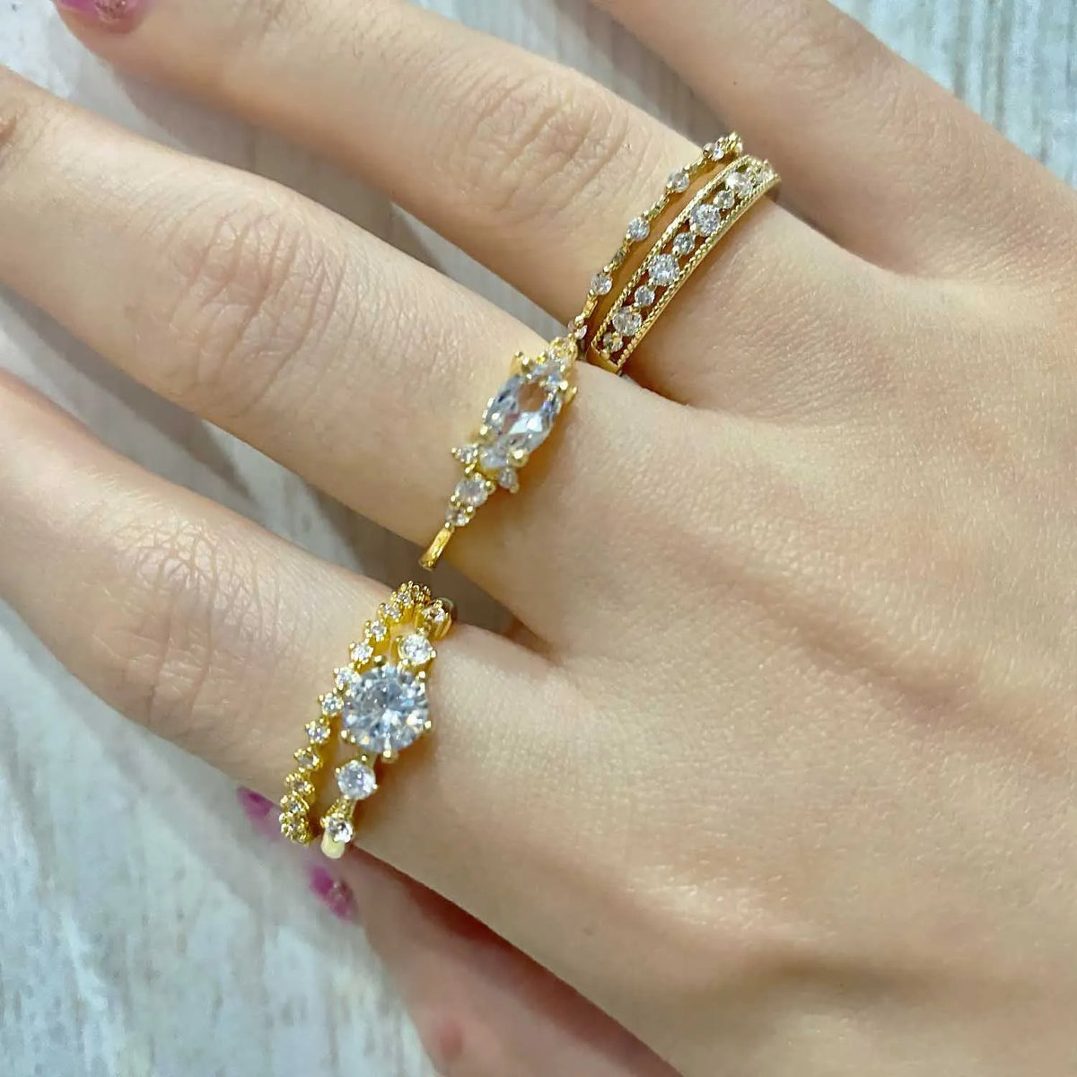 Bague zircon délicate dorée – vue 2