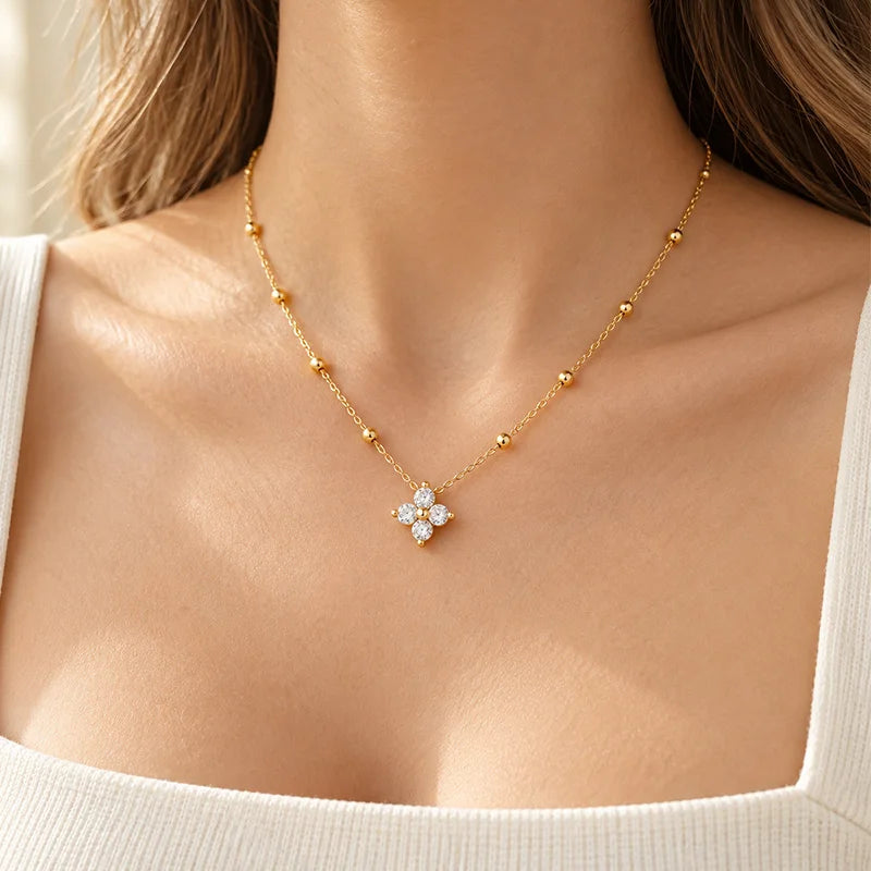 Collier pendentif trèfle strass doré – Doré
