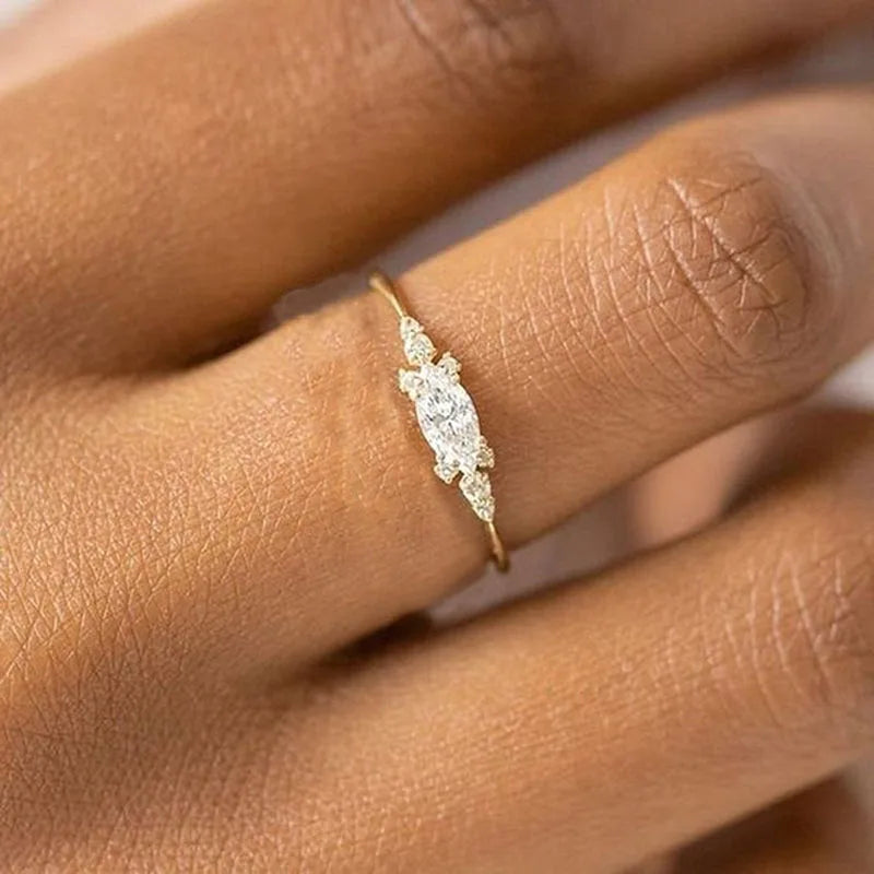Bague zircon délicate dorée – modèle 6