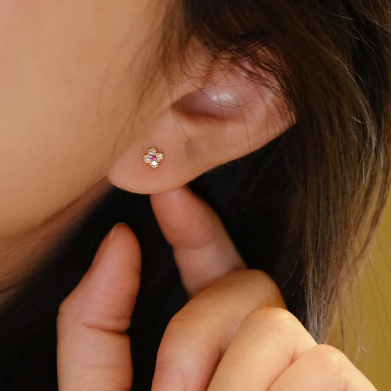 Boucles d'oreilles puces fleur zircon – vue 6