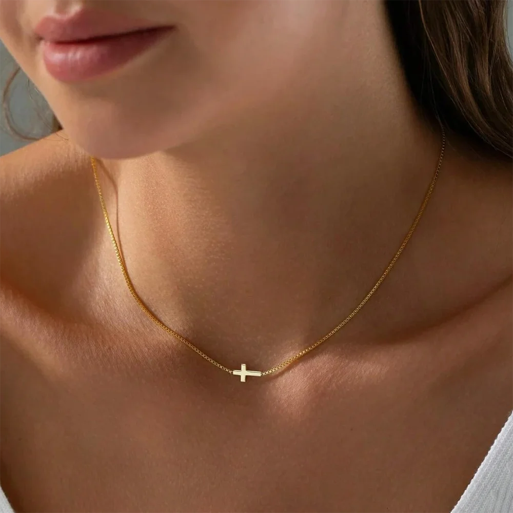 Mini collier pendentif croix doré - Harmonia Ibiza