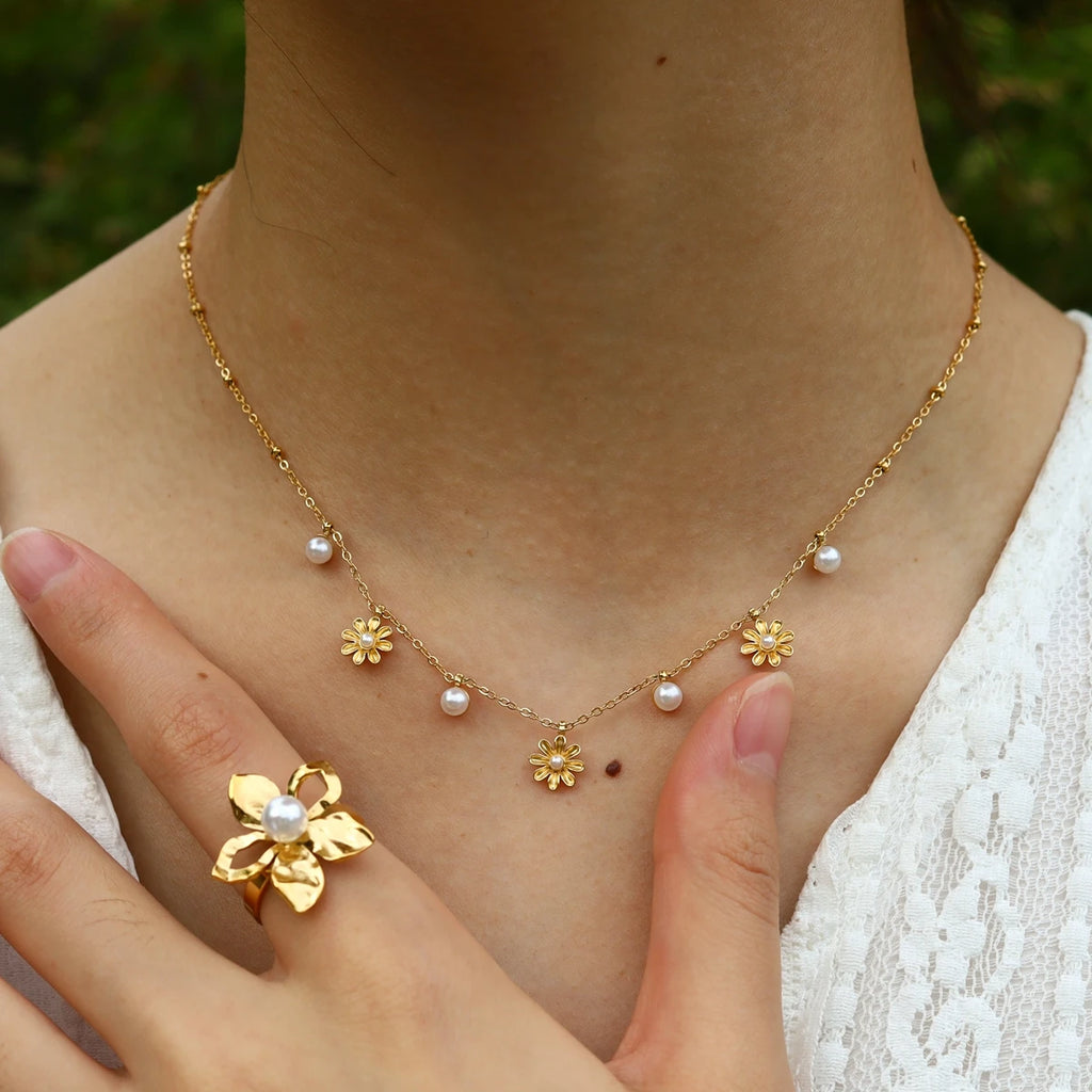 Collier perle et fleur vintage – Harmonia Ibiza