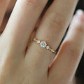 Bague zircon délicate dorée – modèle 1