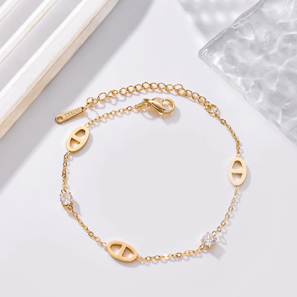 Bracelet chaîne fine maillons ovales – Doré