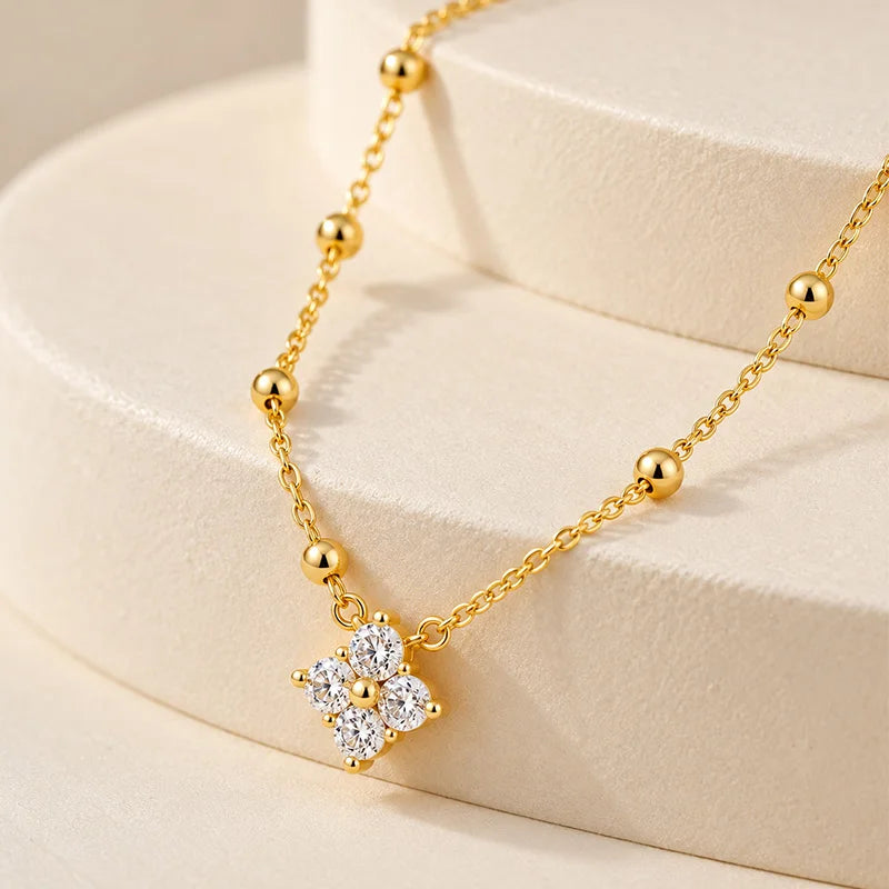 Collier pendentif trèfle strass doré – vue 3