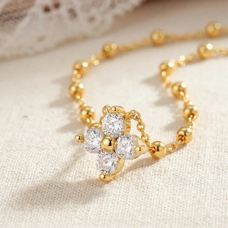 Collier pendentif trèfle strass doré – vue 4