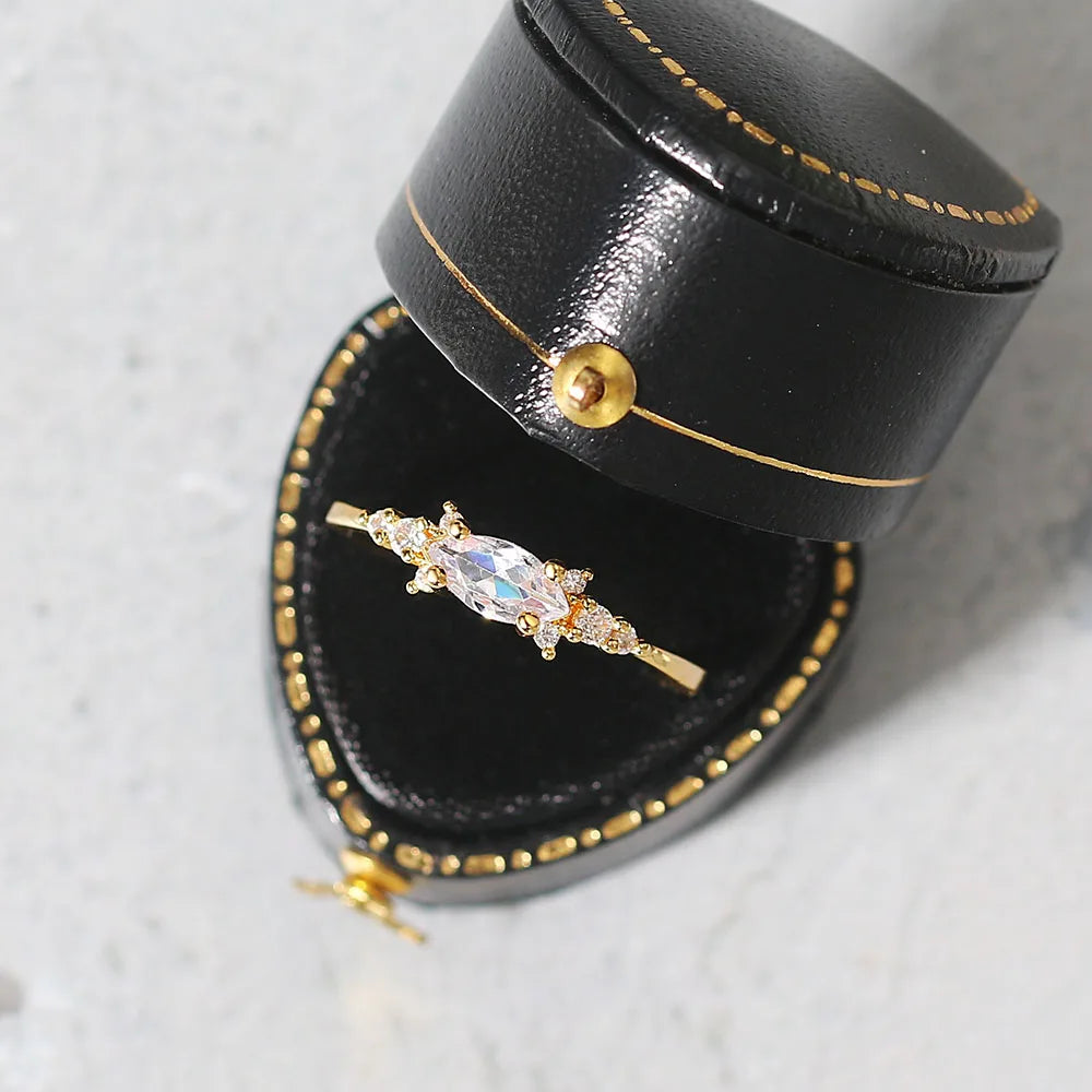 Bague zircon délicate dorée – vue 5