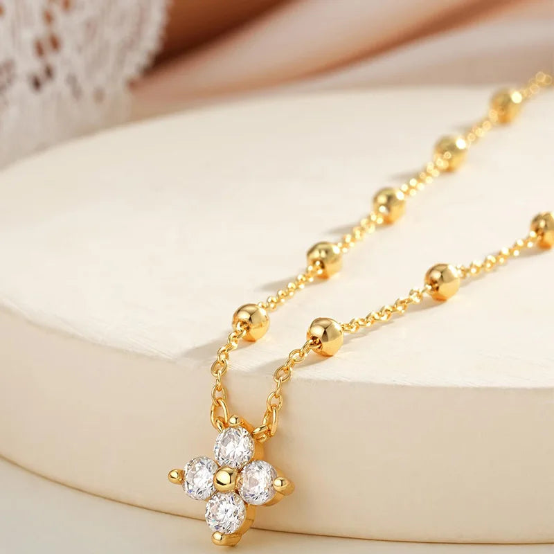 Collier pendentif trèfle strass doré – vue 5