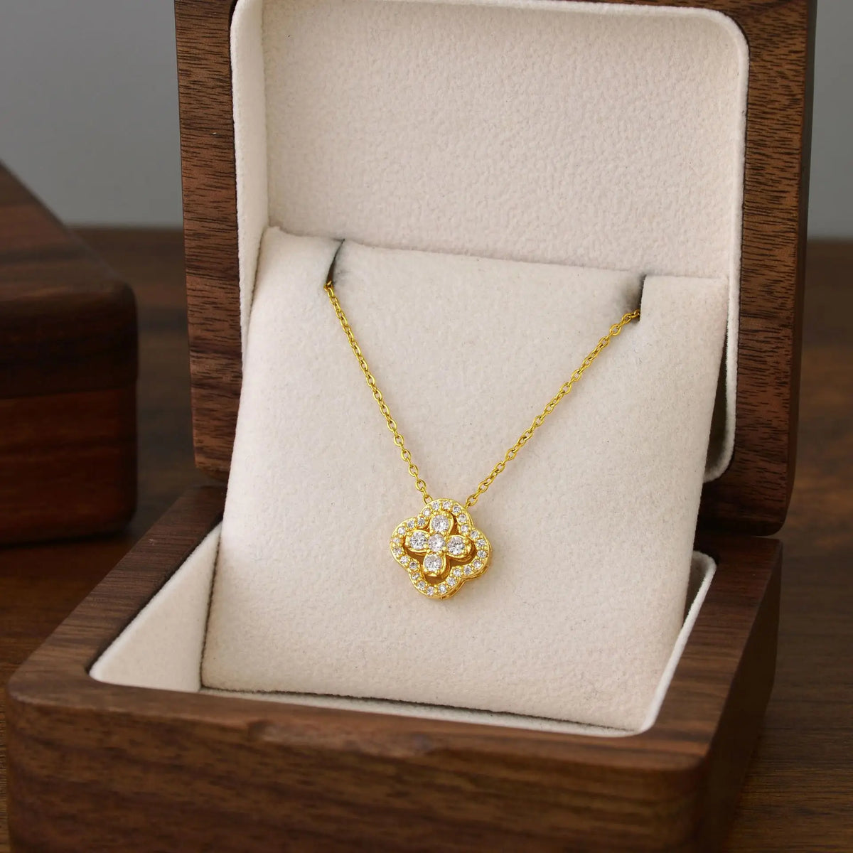 Collier titane pendentif trèfle - Harmonia Ibiza