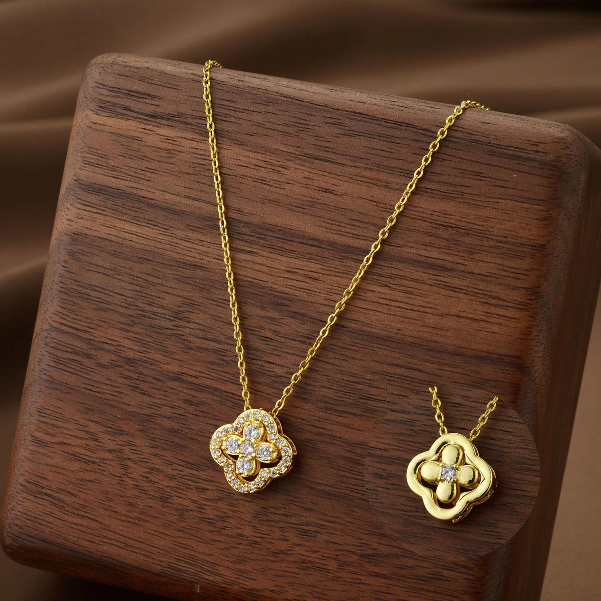 Collier titane pendentif trèfle - Harmonia Ibiza