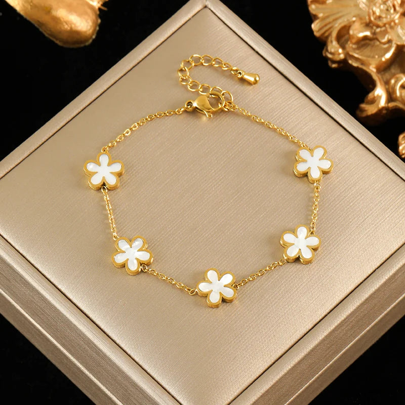Bracelet à breloques fleurs doré – modèle 5